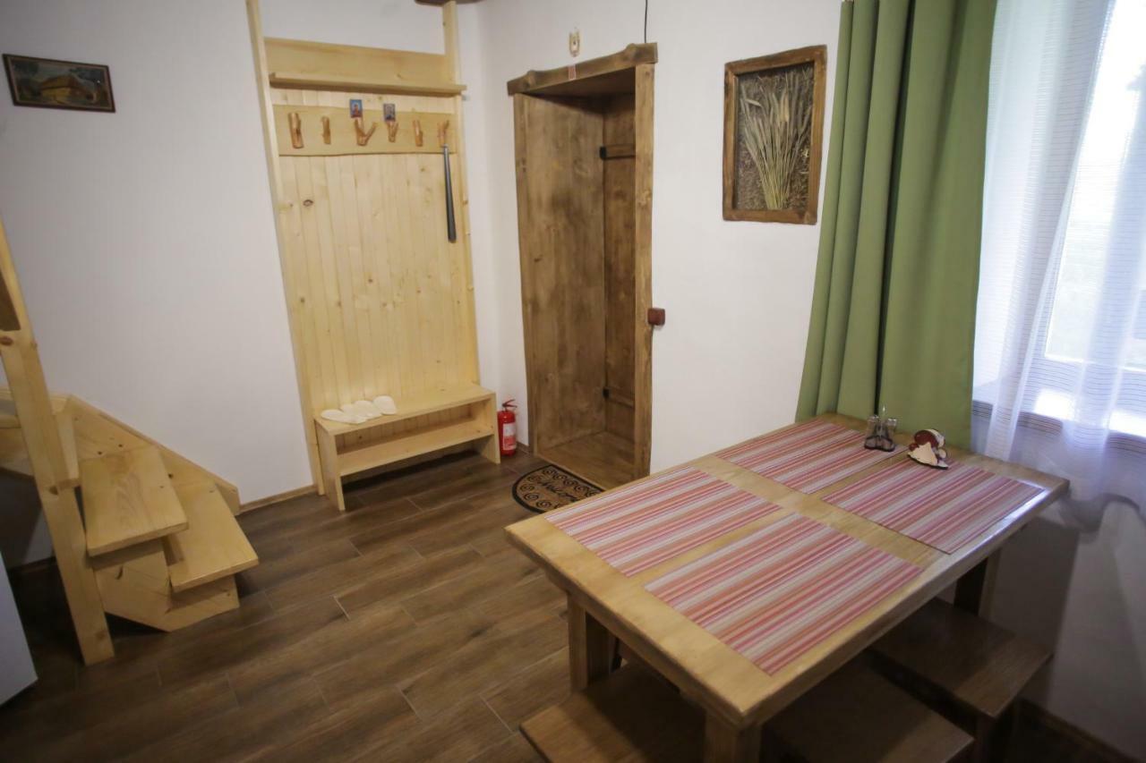Villa Еко Дім З Соломи Solochyn Esterno foto