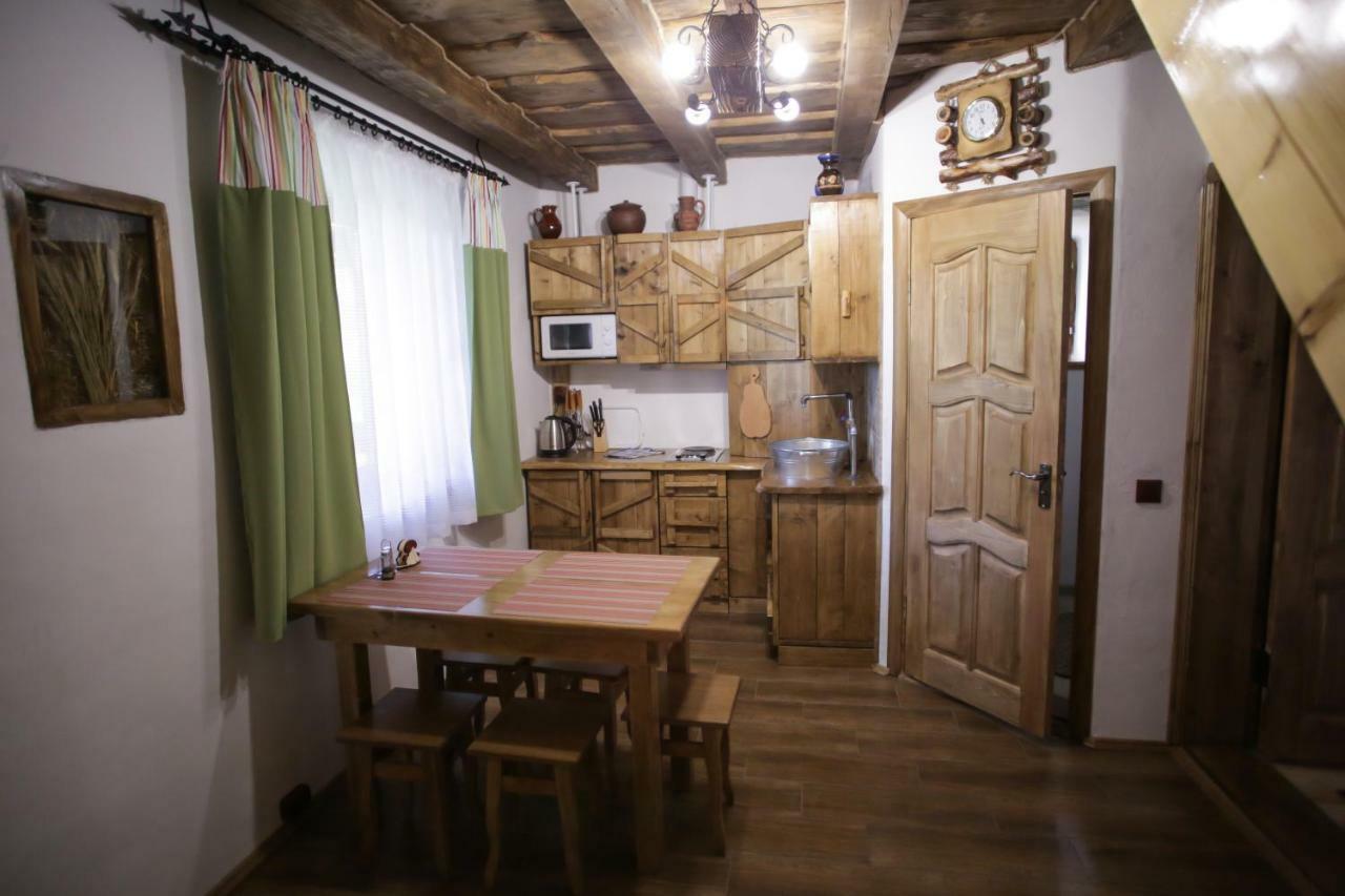 Villa Еко Дім З Соломи Solochyn Esterno foto